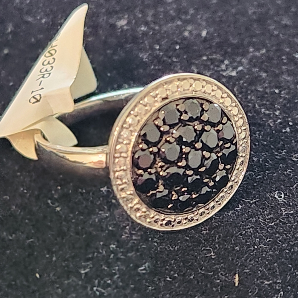 Elegant Silver and Black Spinel Gemstones Ring. Size 10